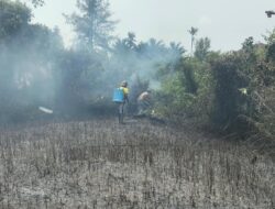 Sinergi Kodam XIX/Tuanku Tambusai dan Masyarakat Padamkan Kebakaran Lahan di Gunung Kijang